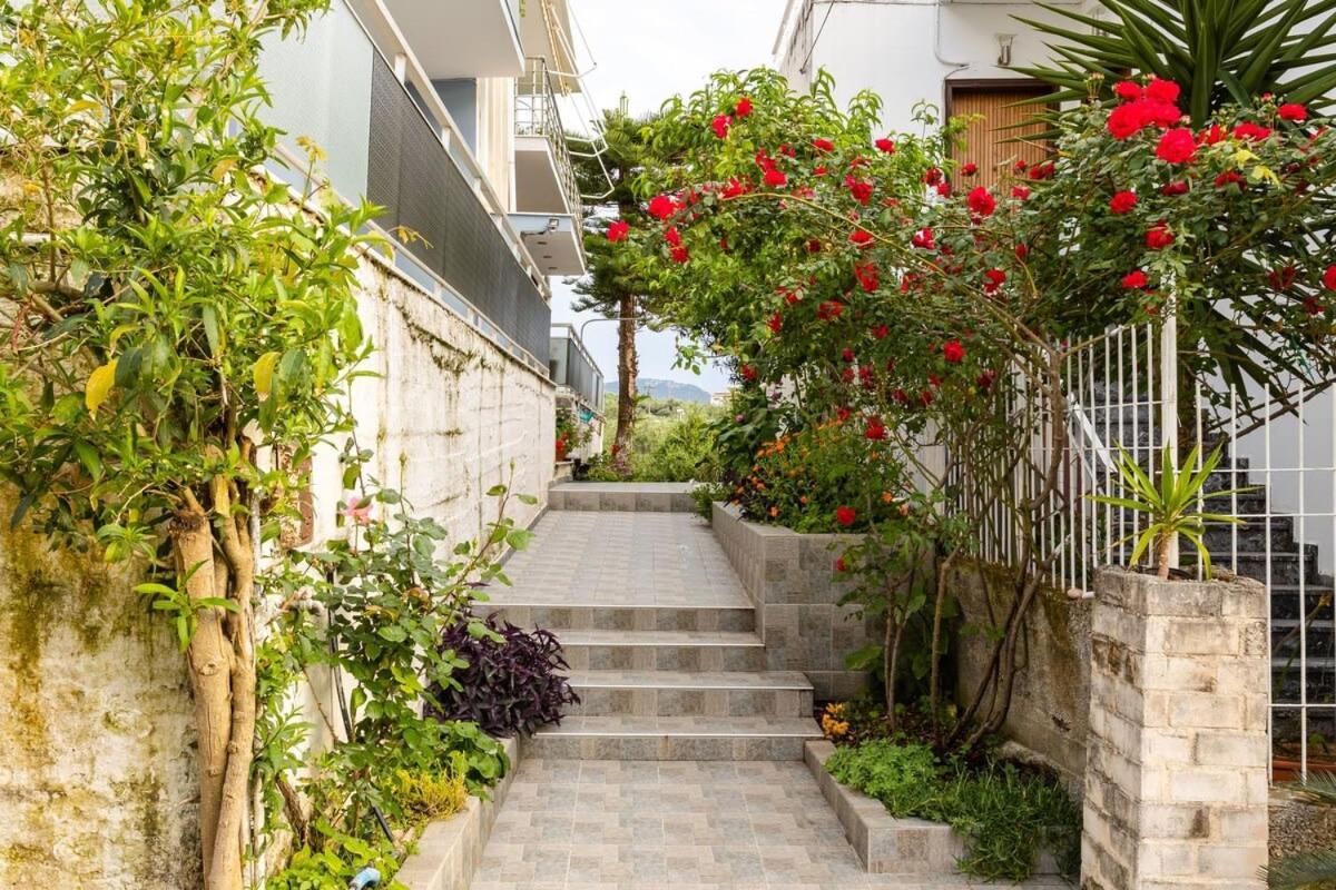 Seaside Family Haven - Avia'S Spacious Getaway Exterior foto